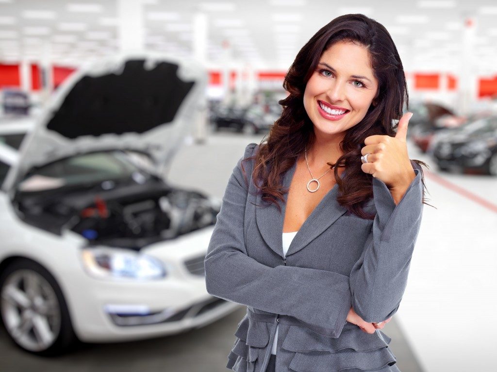 woman car dealer