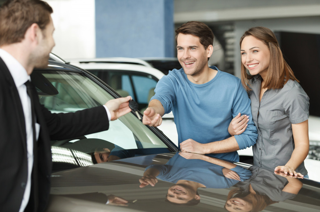 A sales agent selling a car to a couple